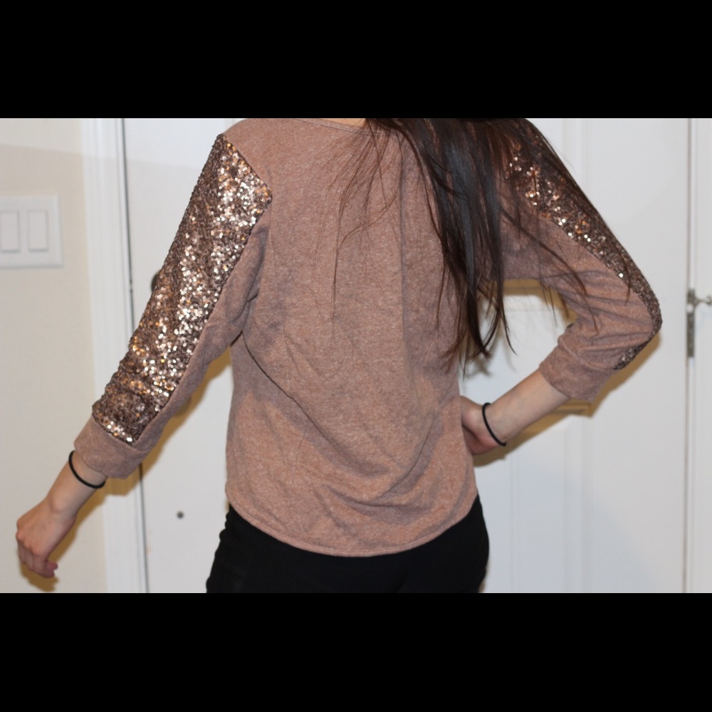 ✨🧚🏻♀️ GLITTER SWEATER 🧚🏻♀️✨ - Picture 2 of 2